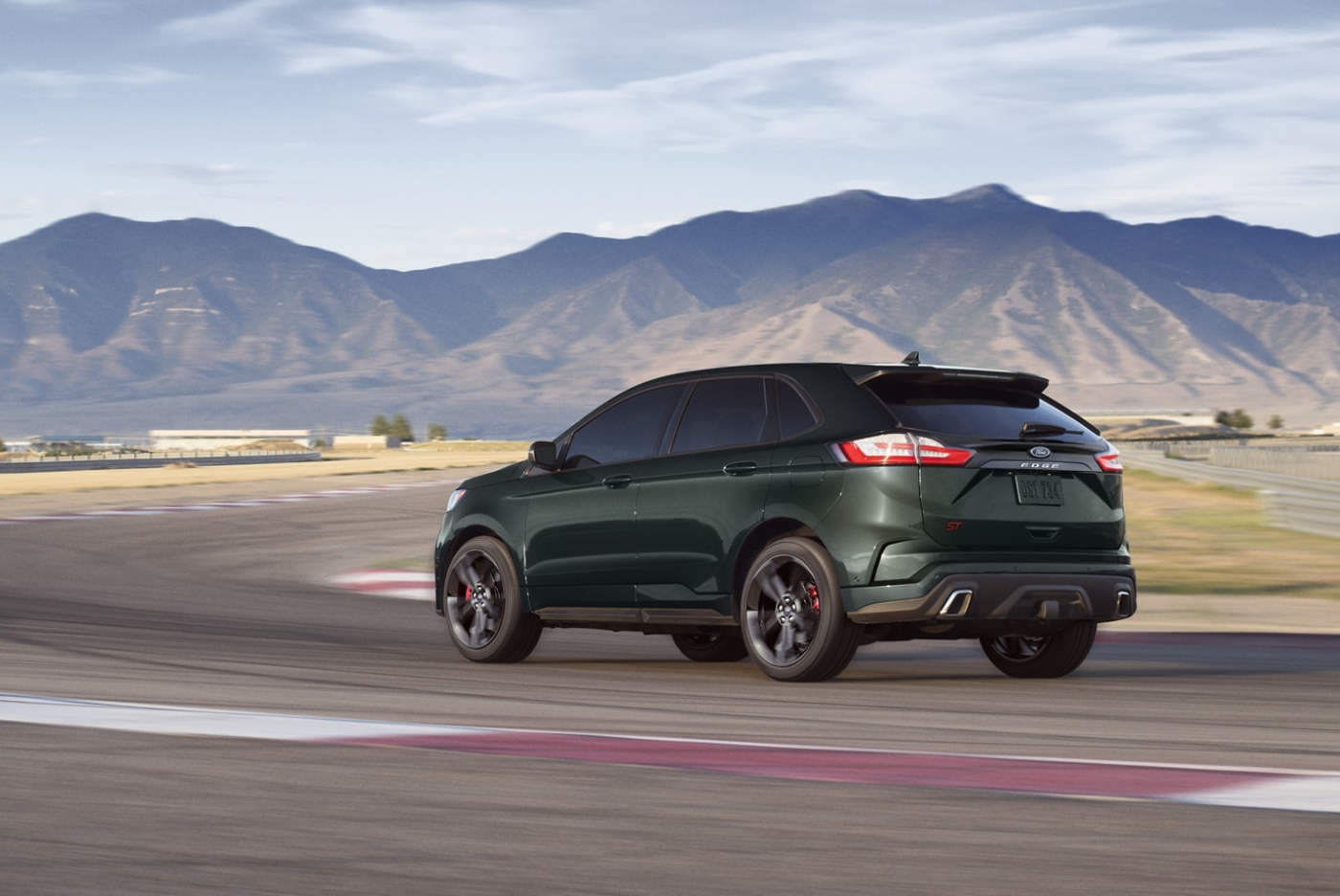 2022-ford-edge-driving-in-front-of-mountains