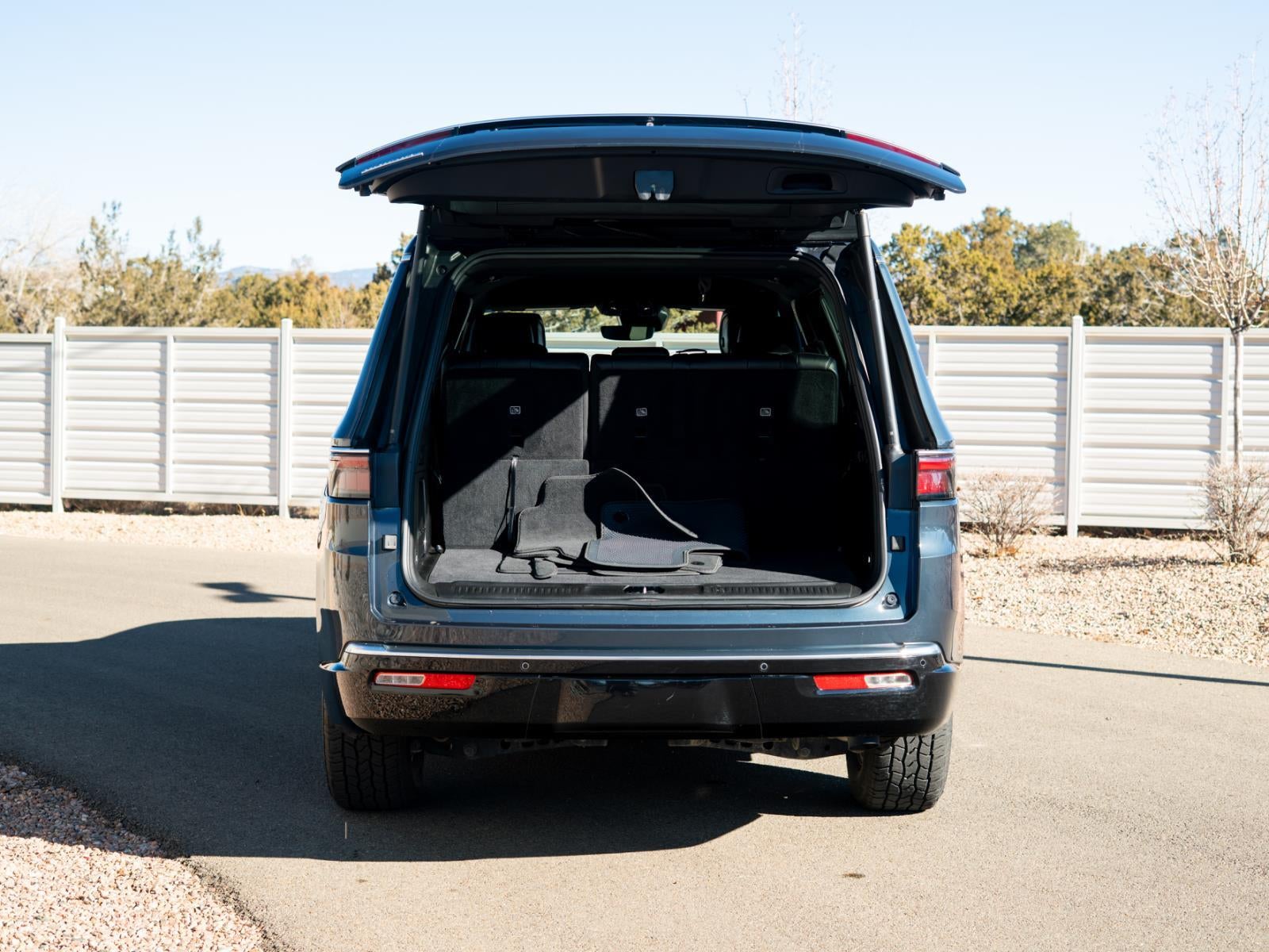2023 Jeep Wagoneer SERIES 1 4