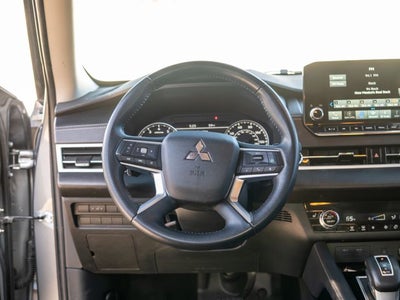 2022 Mitsubishi Outlander SE