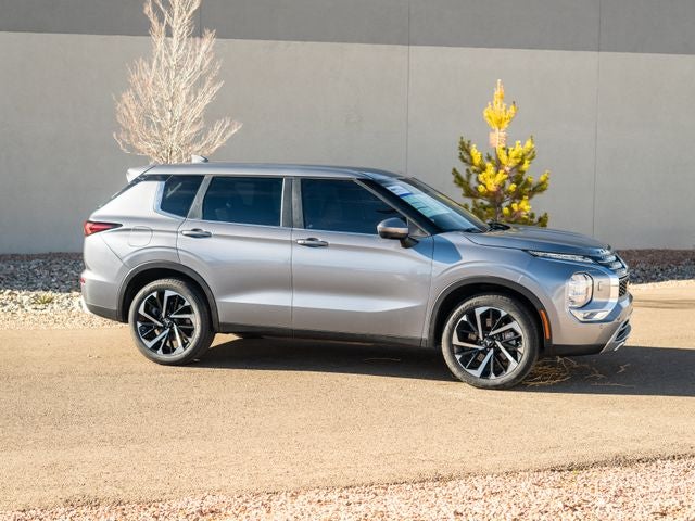 2022 Mitsubishi Outlander SE