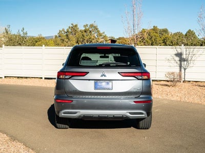 2022 Mitsubishi Outlander SE